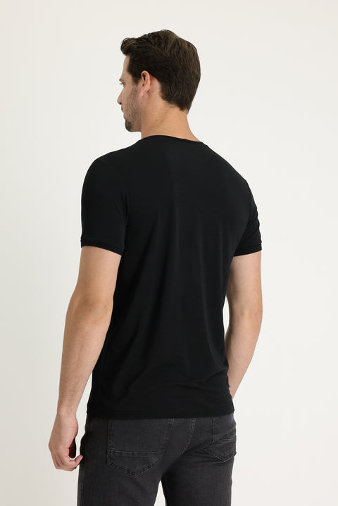 Siyah V Yaka Slim Fit Dar Kesim Nakışlı Tişört