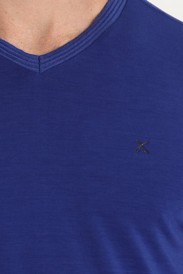 Saks Mavi V Yaka Slim Fit Dar Kesim Nakışlı Tişört
