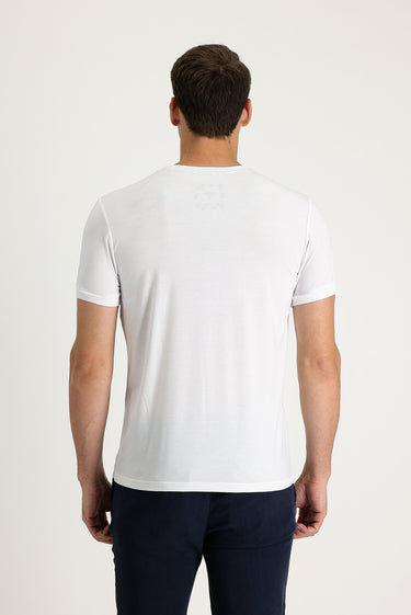  Beyaz V Yaka Slim Fit Dar Kesim Nakışlı Tişört