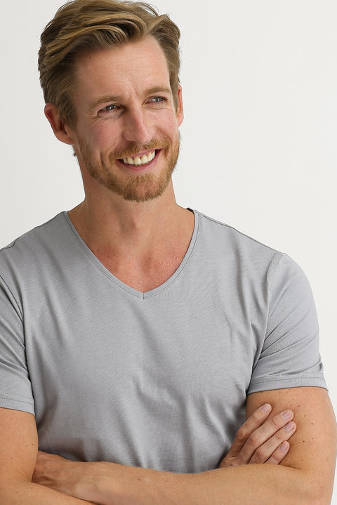 Orta Gri V Yaka Slim Fit Dar Kesim Pamuk Tişört