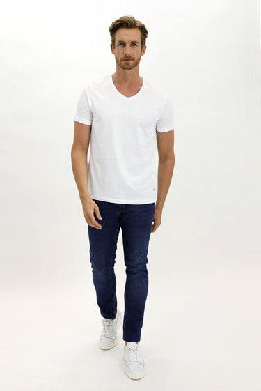  Beyaz V Yaka Slim Fit Dar Kesim Pamuk Tişört