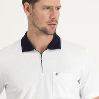 Beyaz Cepli Polo Yaka Regular Fit Fermuarlı Nakışlı Tişört
