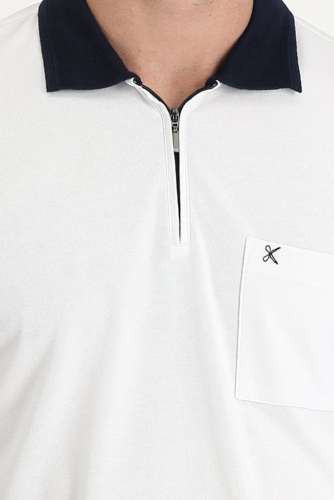 Beyaz Cepli Polo Yaka Regular Fit Fermuarlı Nakışlı Tişört