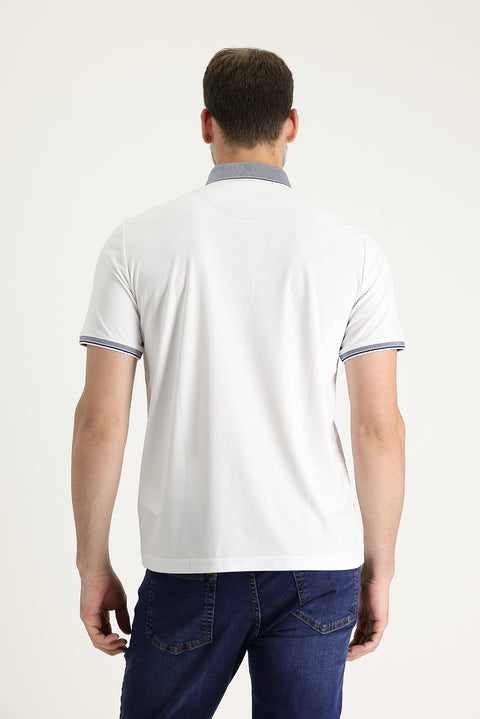 Beyaz Polo Yaka Regular Fit Nakışlı Tişört