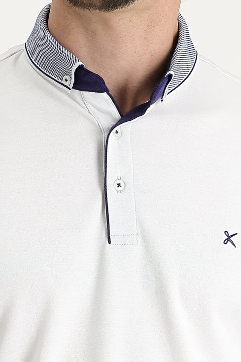 Beyaz Polo Yaka Regular Fit Nakışlı Tişört