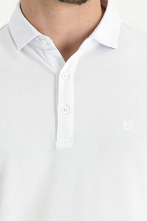 Beyaz Polo Yaka Regular Fit Nakışlı Tişört