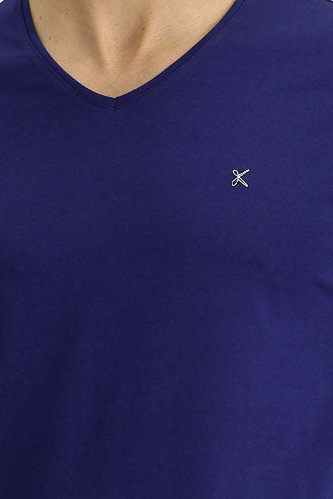 Orta Lacivert V Yaka Slim Fit Dar Kesim Nakışlı Tişört