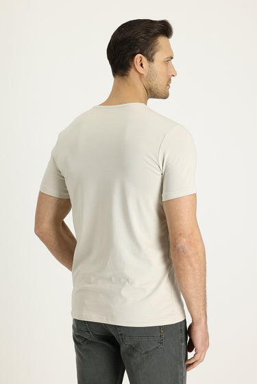 Açık Vizon V Yaka Slim Fit Dar Kesim Nakışlı Tişört