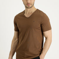 Taba V Yaka Slim Fit Dar Kesim Pamuklu Tişört