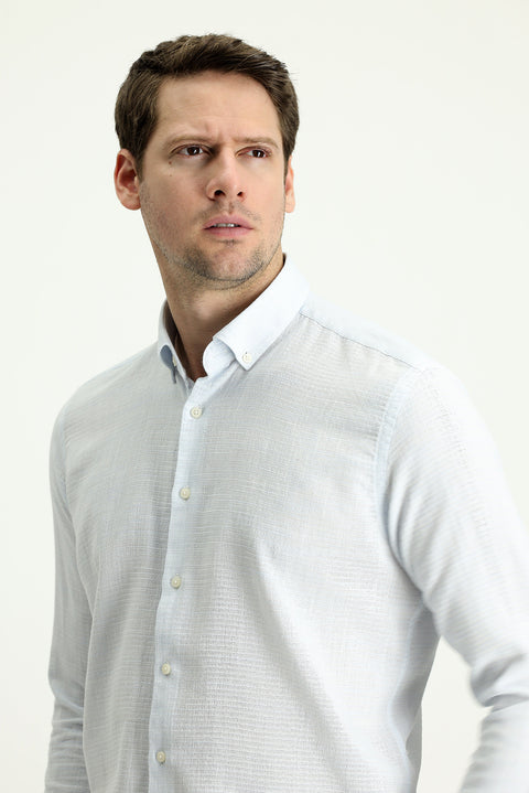 Uçuk Mavi Uzun Kol Slim Fit Dar Kesim Keten Görünümlü Pamuk Spor Düğmeli Yaka Gömlek