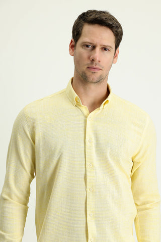  Açık Sarı Uzun Kol Slim Fit Dar Kesim Keten Görünümlü Pamuk Spor Düğmeli Yaka Gömlek