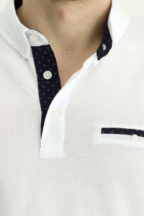 Beyaz Polo Yaka Regular Fit Desenli Pamuk Tişört