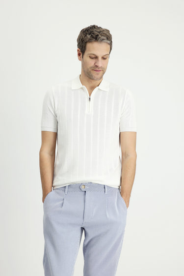 Kırık Beyaz Polo Yaka Regular Fit Fermuarlı Desenli Pamuklu Tişört