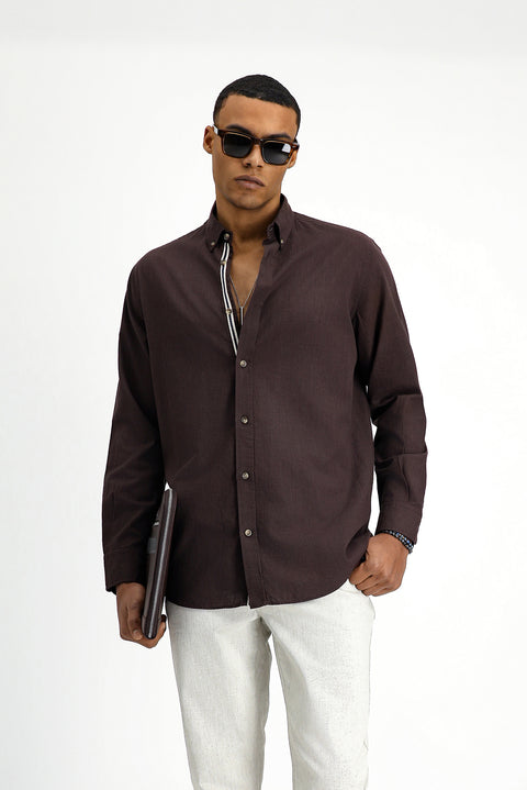 Koyu Kahve Uzun Kol Regular Fit Düğmeli Yaka Keten Görünümlü Spor Pamuk Gömlek