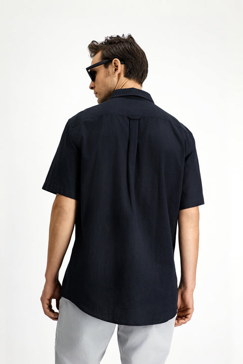 Siyah Kısa Kol Regular Fit Düğmeli Yaka Keten Görünümlü Pamuk Spor Gömlek