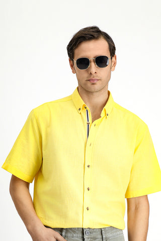  Açık Sarı Kısa Kol Regular Fit Düğmeli Yaka Keten Görünümlü Pamuk Spor Gömlek