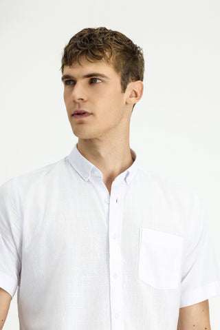  Beyaz Kısa Kol Relaxed Fit Düğmeli Yaka Keten Görünümlü Pamuk Spor Gömlek
