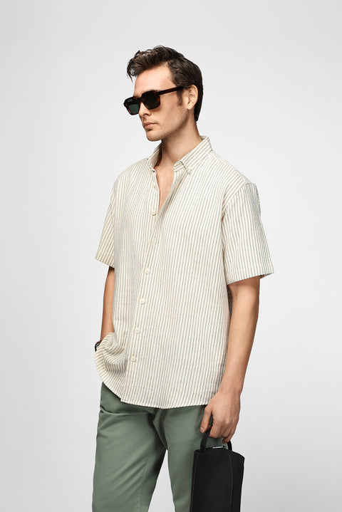 Açık Bej Kısa Kol Regular Fit Düğmeli Yaka Pamuklu Çizgili Gömlek