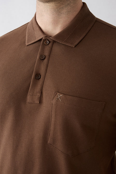 Orta Kahve Kıvrılmaz Polo Yaka Regular Fit Cepli Ribana Detaylı Pamuk Tişört