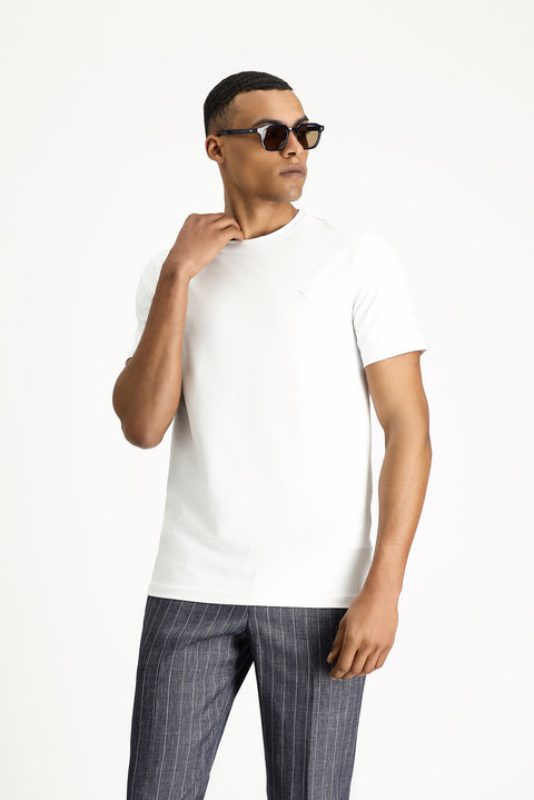 Beyaz Bisiklet Yaka Slim Fit Yumuşak Dokulu Pamuklu Likralı Esnek Tişört