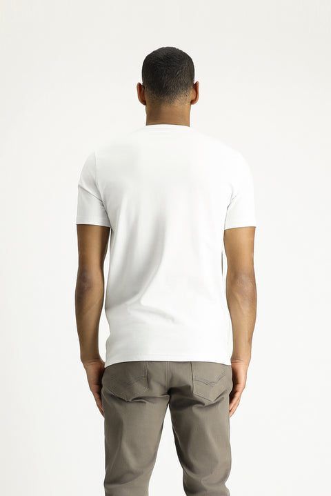 Beyaz Bisiklet Yaka Slim Fit Yumuşak Dokulu Pamuklu Likralı Esnek Tişört